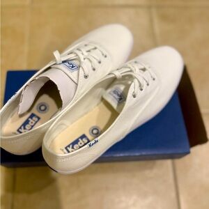 Keds women’s sneaker softerra white show